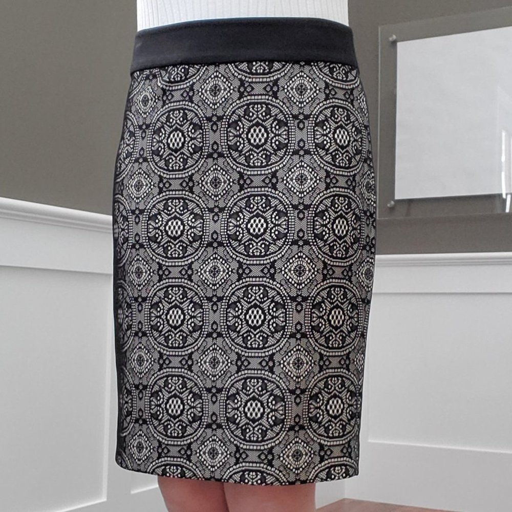 The Limited Black/Tan Lace Pencil Skirt Size 0